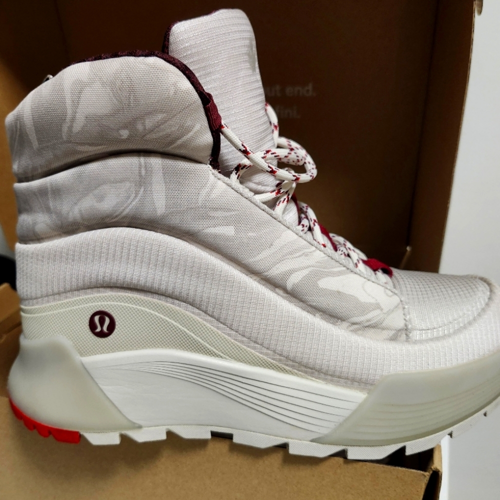 Lululemon Closing Ceremony Boots Team Canada 2022 Olympic Games